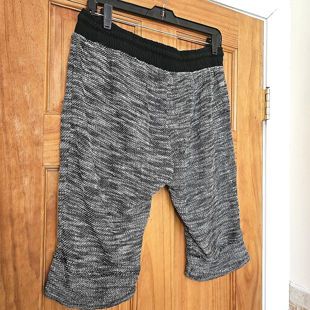 Blue Topic Women's Black and Gray Knit  Athletic Cropped Pants, Size M - Picture 7 of 10